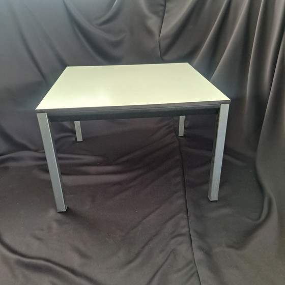 Image 1 of Table basse Friso Kramer modèle "Facet" - Ahrend de Cirkel, 1959