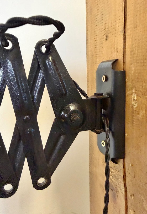 Image 1 of Lampada da parete industriale a forbice in smalto nero, anni '30