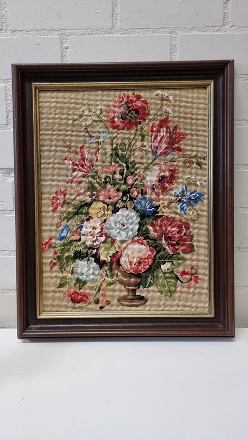 2043 Classic Vintage Embroidery With Flowers