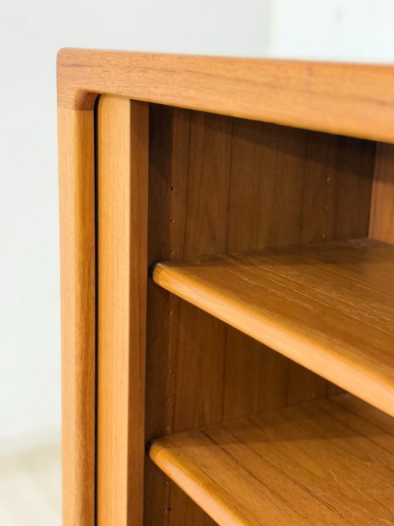 Image 1 of Drylund teakhouten kast / Linnenkast met lamellendeur / Vintage dressoir
