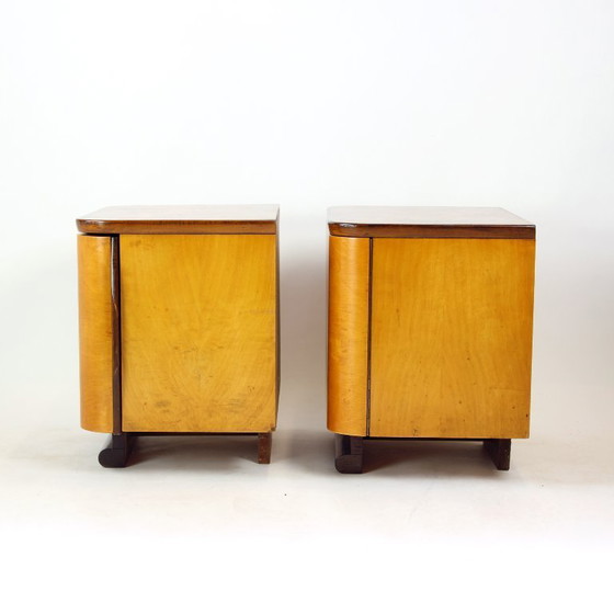 Image 1 of Paire de tables de chevet Art déco, placage noyer, Tchécoslovaquie, années 1940