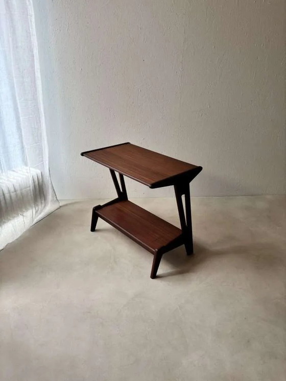 Image 1 of Tavolino laterale in teak dalla forma organica degli anni Sessanta