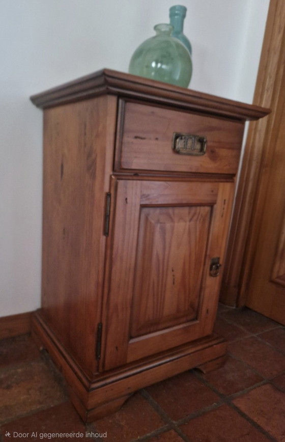 Image 1 of Volhouten landelijk kastje, hoog nachtkastje, halkastje