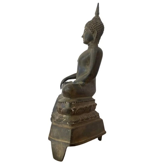 Gran estatua de Buda sentado en bronce – Tailandia, ca. 1500–1650 (Lote 161) – Esculturas, Bronze, Gold (photo 7 of 24)