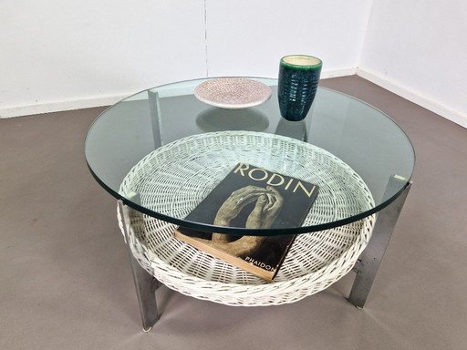 Vintage coffee table | Rattan basket | Glass top