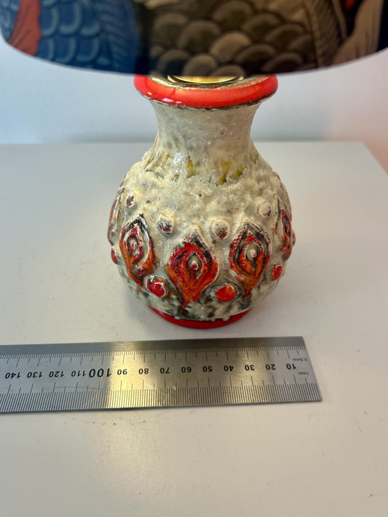 Image 1 of Lampe de table Small Fat Lava avec abat-jour japonais koi
