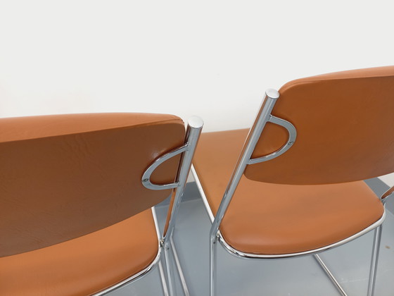 Image 1 of Set di 4 sedie a slitta vintage degli anni '70 in metallo cromato e similpelle color cognac