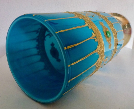 Image 1 of Vintage blauwe glazen beker of kelk in turquoise met goud.