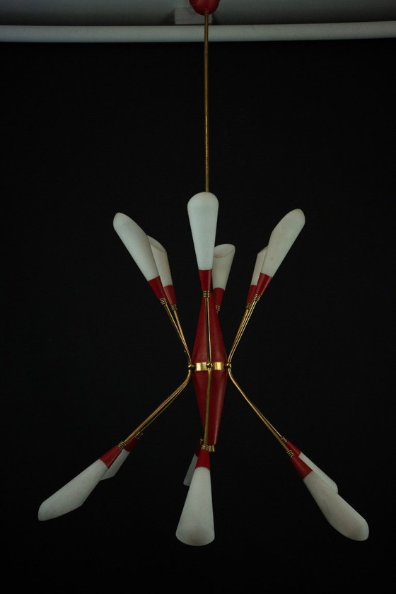 Image 1 of Araña de 12 luces de mediados de siglo a la manera de Stilnovo. Italia años 50