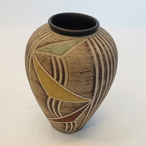 Vase à fond sgrafitto Sawa