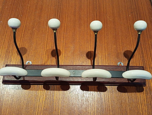 PORTE-MANTEAUX MURAL