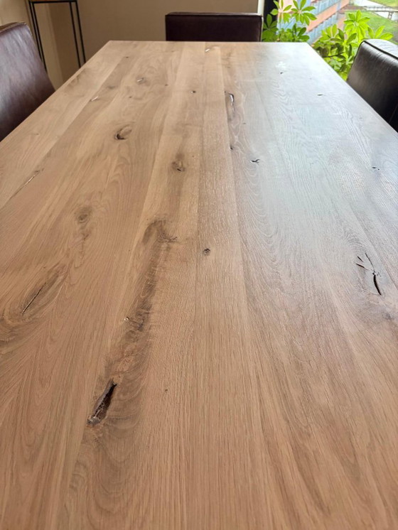 Image 1 of Ein wunderschöner Esstisch im Industrial-Stil steht wegen Zusammenziehens zum Verkauf.