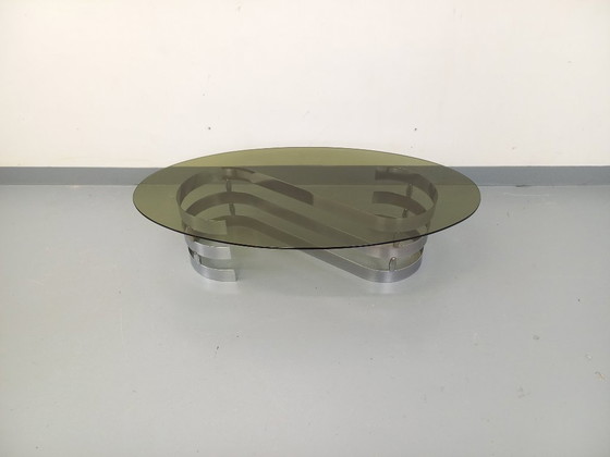 Image 1 of Vintage ovale salontafel van rookglas en verchroomd metaal uit de jaren 70.
