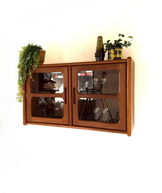 Image 1 of Vetrina vintage galleggiante in teak, Dyrlund '70