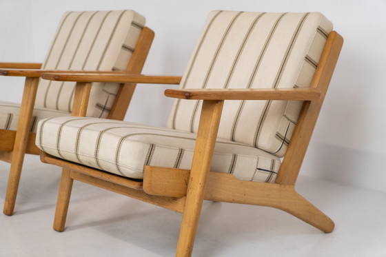 Image 1 of Pair of Early GE-290 lounge chairs in oak by Hans J. Wegner for Getama (Denmark, 1953).