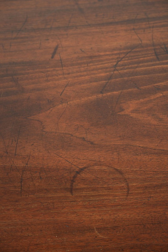 Image 1 of Ronde antieke Engelse tilt top table/ bijzettafel uit begin 19e eeuw met een prachtig patina