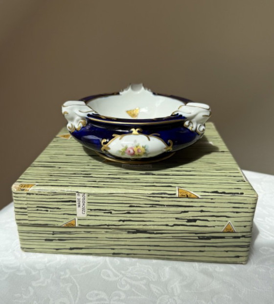 Cendrier Royal Dux en porcelaine or cobalt, boîte d'origine – Accessoires de table (photo 2 of 12)
