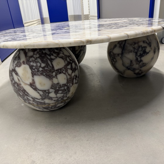 Image 1 of Table basse ronde en marbre Viola Calacatta