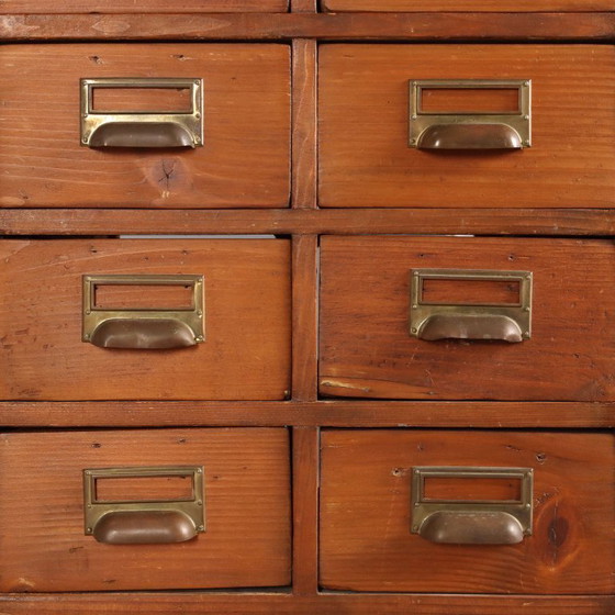 Image 1 of Commode en sapin teinté noyer