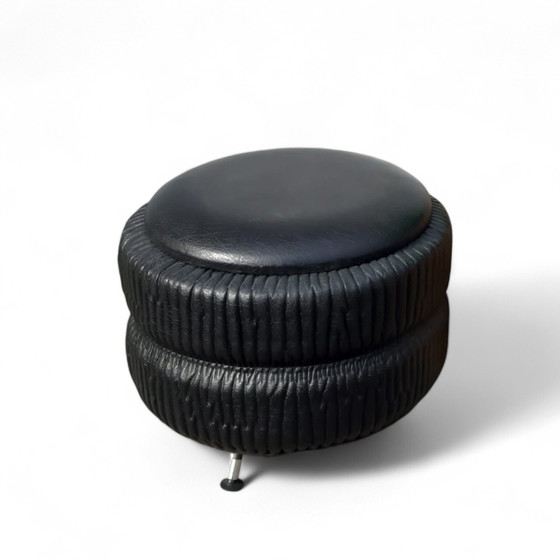 Image 1 of Pouf vintage con spazio di archiviazione su gambe, similpelle nera