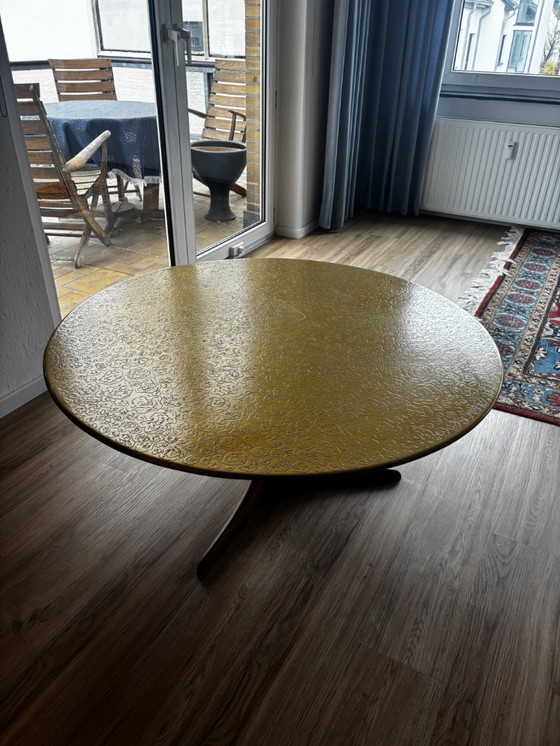 Image 1 of Vintage teakhouten salontafel met messing inlegwerk – Deense stijl uit het midden van de vorige eeuw