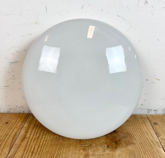 Image 1 of Vintage Sovjet plafond- of wandlamp met melkglas, jaren 80