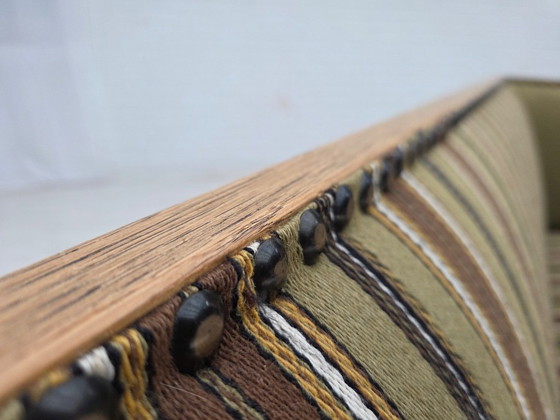 Image 1 of Dänisches 2-Sitzer-Sofa aus den 1950er Jahren, original gestreifte grüne Möbelwolle, Eichenholz.