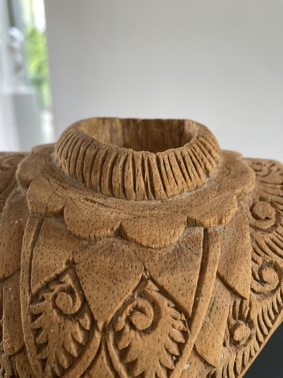 Image 1 of Statuetta in legno intagliato di corazza, altezza 17 cm