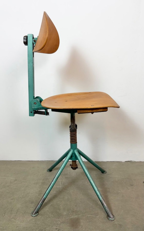 Chaise d'atelier industrielle vert foncé, années 1950 – Tabourets, Iron (photo 15 of 18)