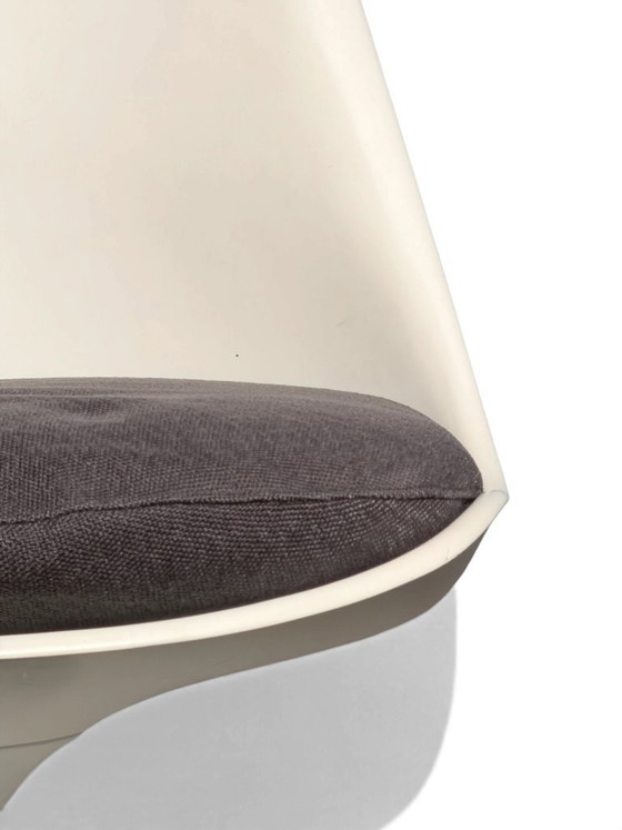 Chaise Tulipe Eero Saarinen, Knoll International, blanche – Chaises de salle à manger (photo 9 of 13)