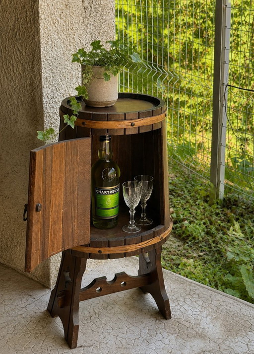 Meuble bar vintage en forme de tonneau