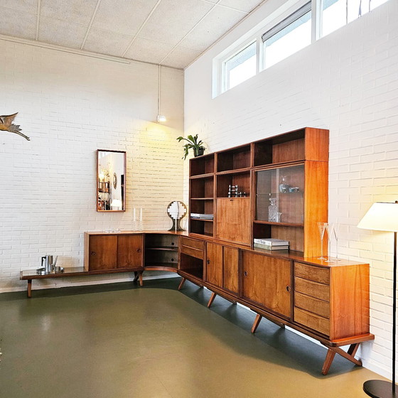 Image 1 of Sideboard-Wandschrank mit Kreuzbeinen