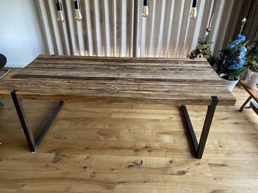 Eikenhouten tafel met stalen frame te koop
