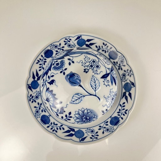 Large round butter dish Hutschenreuther blue onion porcelain Germany vintage rare