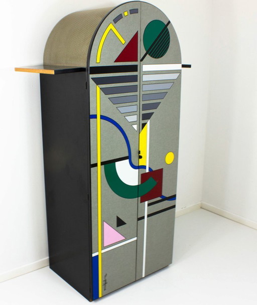 Dressoir in Memphis-stijl