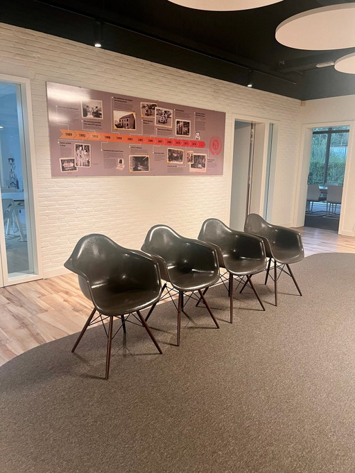 4x Vitra Eames Fiberglass Armchair DAW