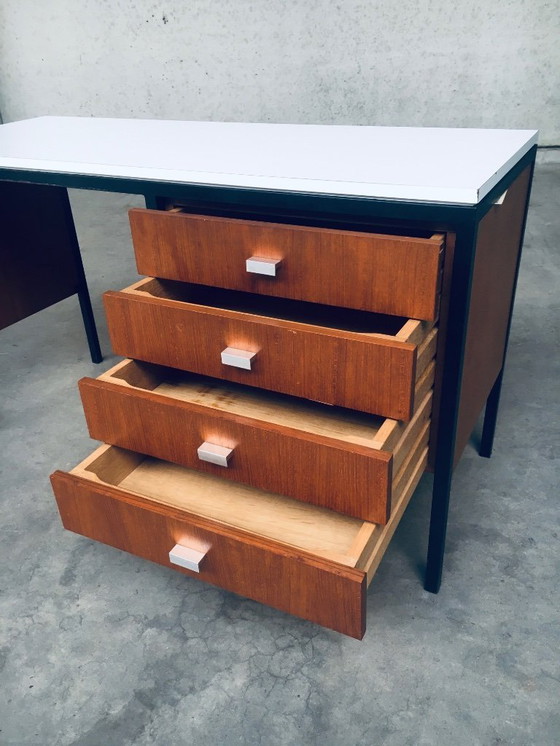 Image 1 of Scrivania di design olandese in stile moderno di metà secolo, Paesi Bassi, anni '60