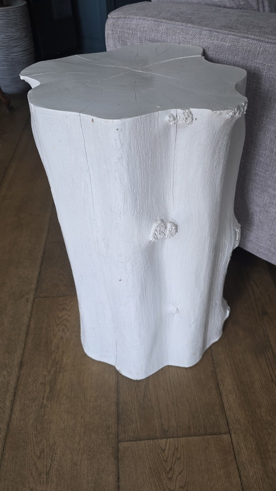 Image 1 of Ensemble de 2 tables d'appoint en forme de tronc d'arbre peintes en blanc