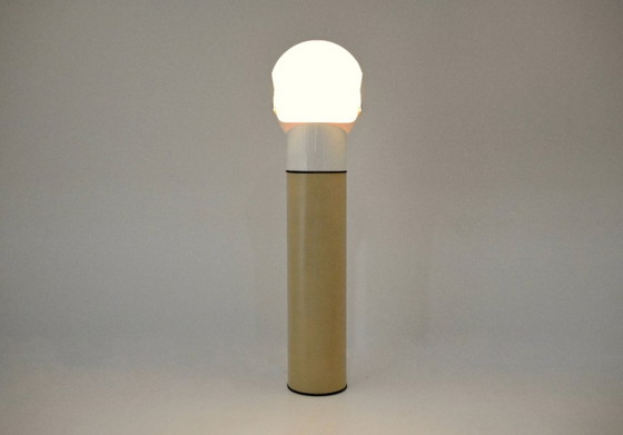 Lampadaire Mezzo Pileo par Gae Aulenti pour Artemide, 1970s – Metal, Plastic (photo 4 of 16)