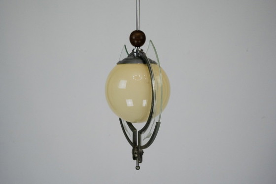 Image 1 of Lampada a sospensione Art Déco italiana degli anni '30 con vetro inciso e globo color ambra.