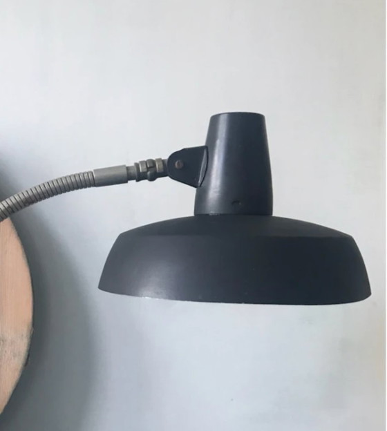 Image 1 of INDUSTRIELE BUREAULAMP jaren 60 van het merk Sis