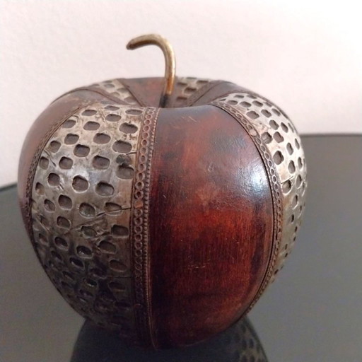 Set of 6 Decorative Sculptures – Apples & Pears | Wood & Perforated Metal Inlay | Handcrafted Boho-Luxury Design