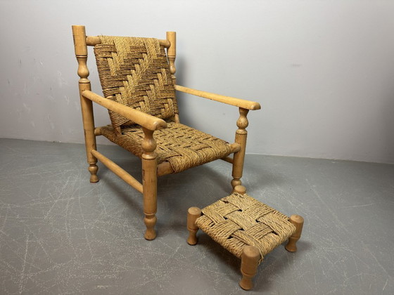 Image 1 of Poltrona in legno di faggio e poggiapiedi abbinato in stile Charlotte Perriand con intreccio in corda di sisal, anni '60.