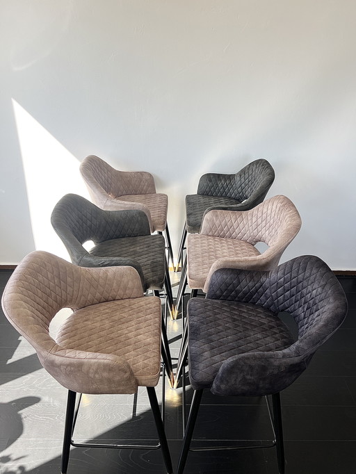 Set van 4/6 Luxe Velvet Barkrukken – Kuipmodel – Nieuwstaat
