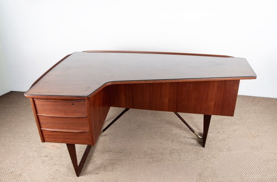 Image 1 of Scrivania danese a forma di "boomerang" in teak e ottone, disegnata da Peter Lovig Nielsen nel 1968.