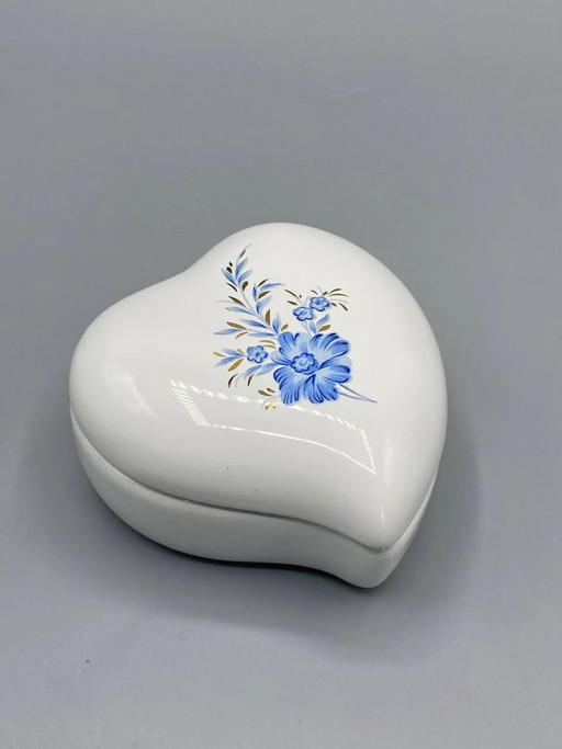 Hartvormig porseleinen doosje met blauw bloemenmotief en gouden accenten. – decoratieve objecten, Porcelain, Gold