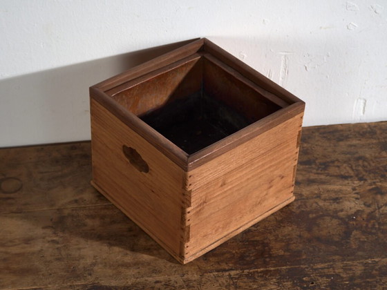 Japanische Hibachi-Kohlenbeckenbox – Japan, Taishō- oder frühe Shōwa-Periode, ca. – Dekorative Objekte, Wood (photo 10 of 39)