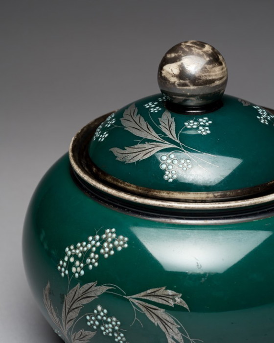 Image 1 of Scatola doppia in porcellana Al-Ka Kunst Kronach con coperchio, colore verde smeraldo con inserti argentati.