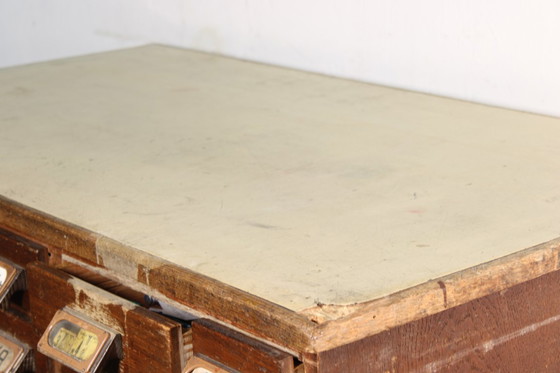 Image 1 of Antieke industriële apothekerskast • Vintage hout en metaal