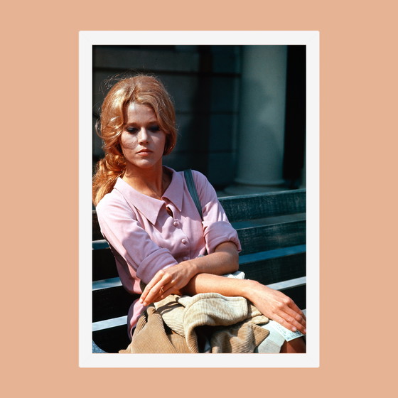 Image 1 of 1x A.J. (Antoon) van Zuilen – Jane Fonda pieds nus dans le parc (1967)